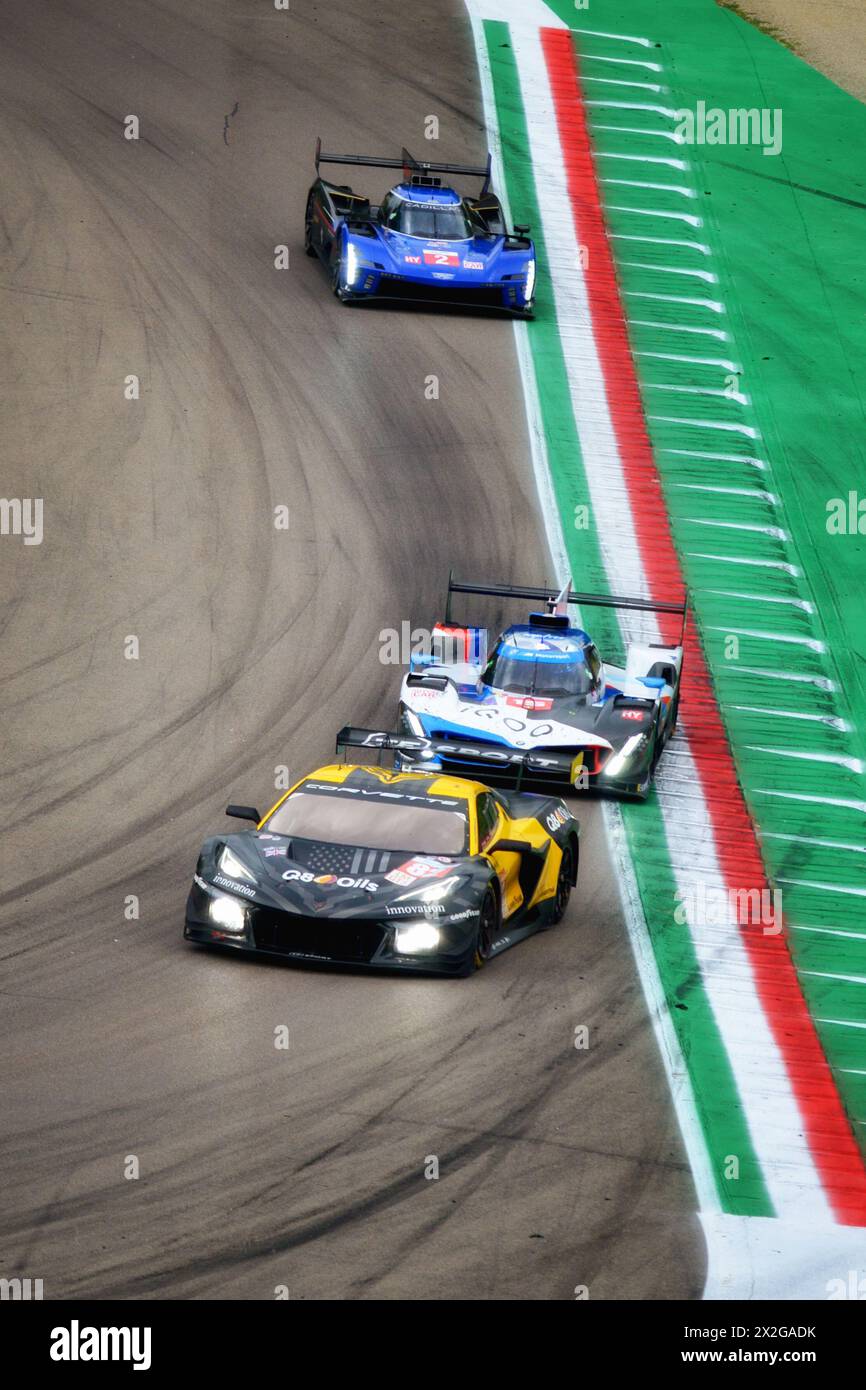 Imola, 21. April 2024: Corvette, BMW und Cadillac in Aktion bei der WEC FIA Langstrecken-Weltmeisterschaft in Imola, Italien. Die Serie verfügt über mehrere Klassen Stockfoto