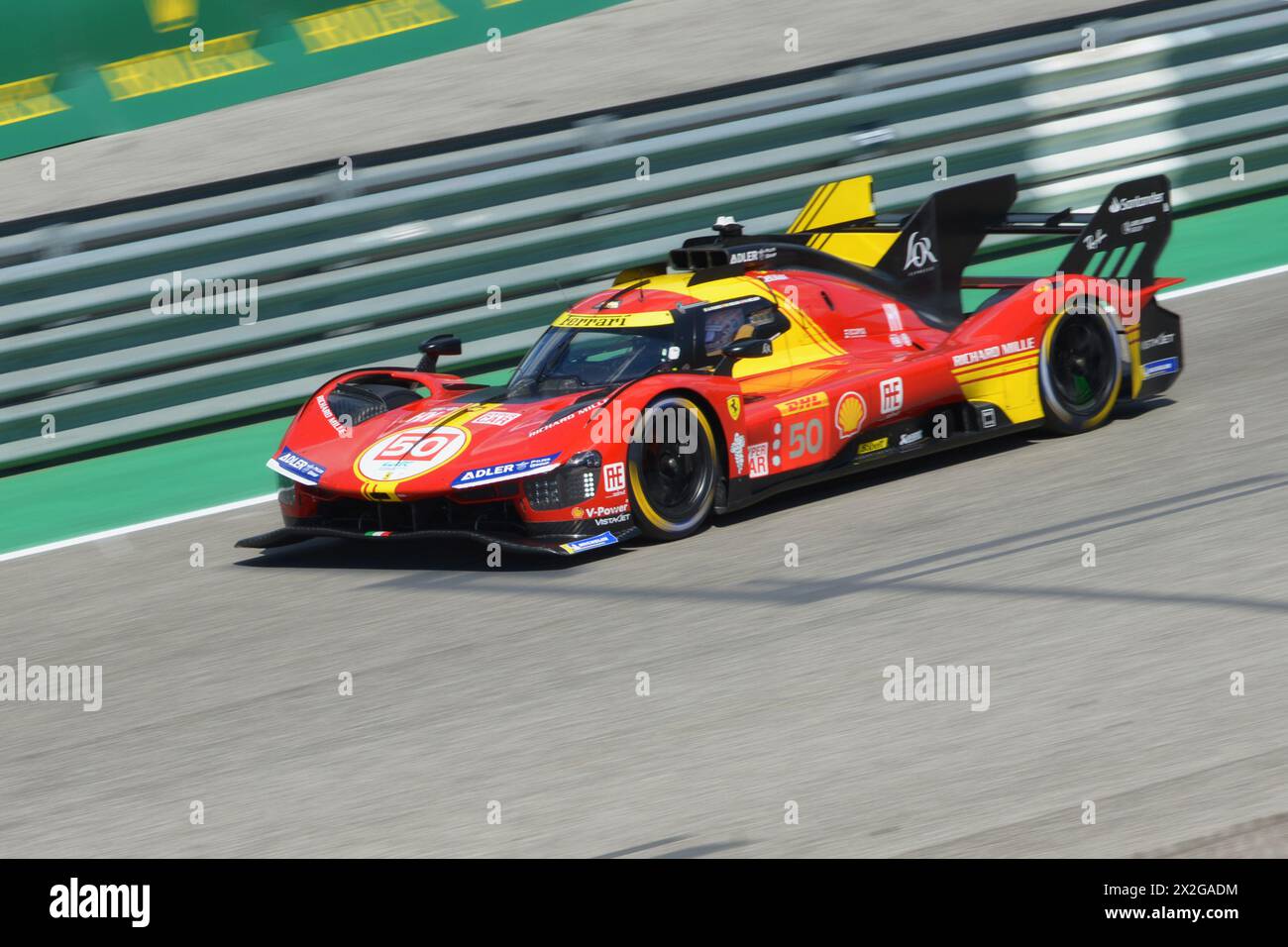 Imola, 21. April 2024: Ferrari in Aktion bei der WEC FIA Langstrecken-Weltmeisterschaft in Imola, Italien. Die Serie umfasst mehrere Klassen von Autos, die im Wettbewerb stehen Stockfoto
