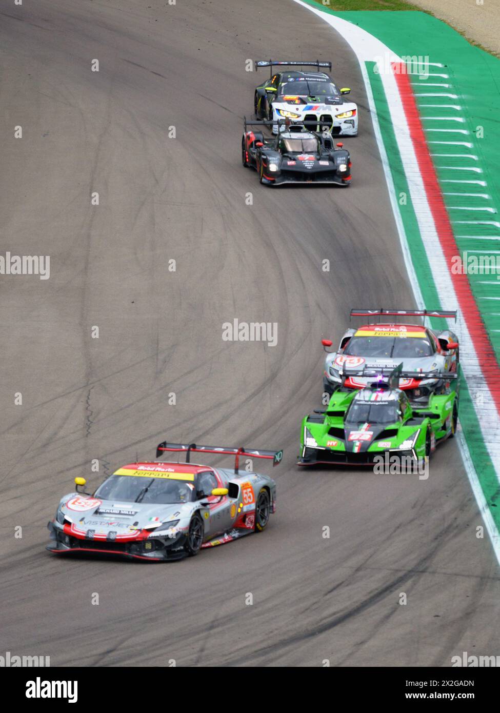 Imola, 21. April 2024: Lamborghini, Ferrari und BMW in Aktion bei der WEC FIA Langstrecken-Weltmeisterschaft in Imola, Italien. Die Serie verfügt über mehrere cla Stockfoto