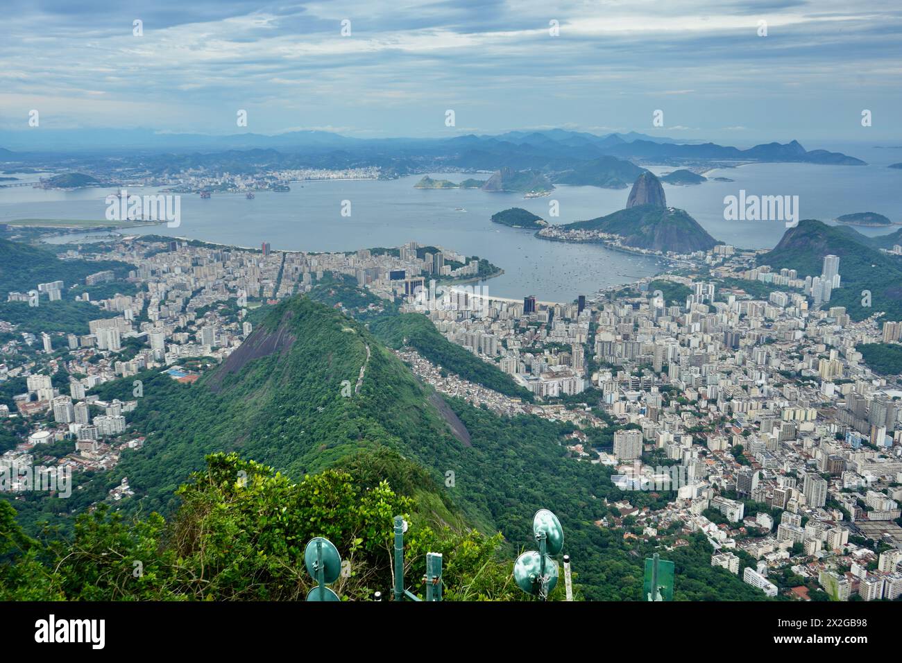 Blick auf Rio vom Fuß der Christusstatue. Stockfoto