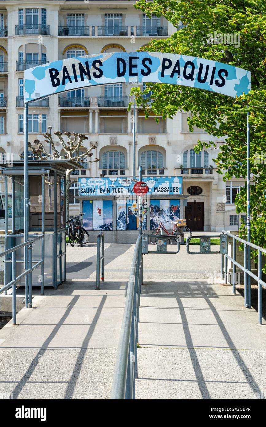 Genf, Schweiz - 5. April 2024: Die Bains des Paquis ist eine öffentliche Badeanstalt und ein architektonisches Denkmal am Ufer des Genfer Sees Stockfoto