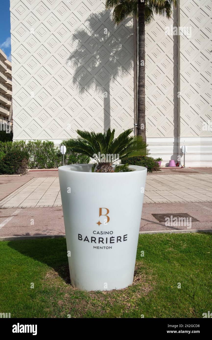 Menton, Frankreich - 9. April 2024: Casino Barriere ist ein Spielkasino in Menton, Provence Stockfoto