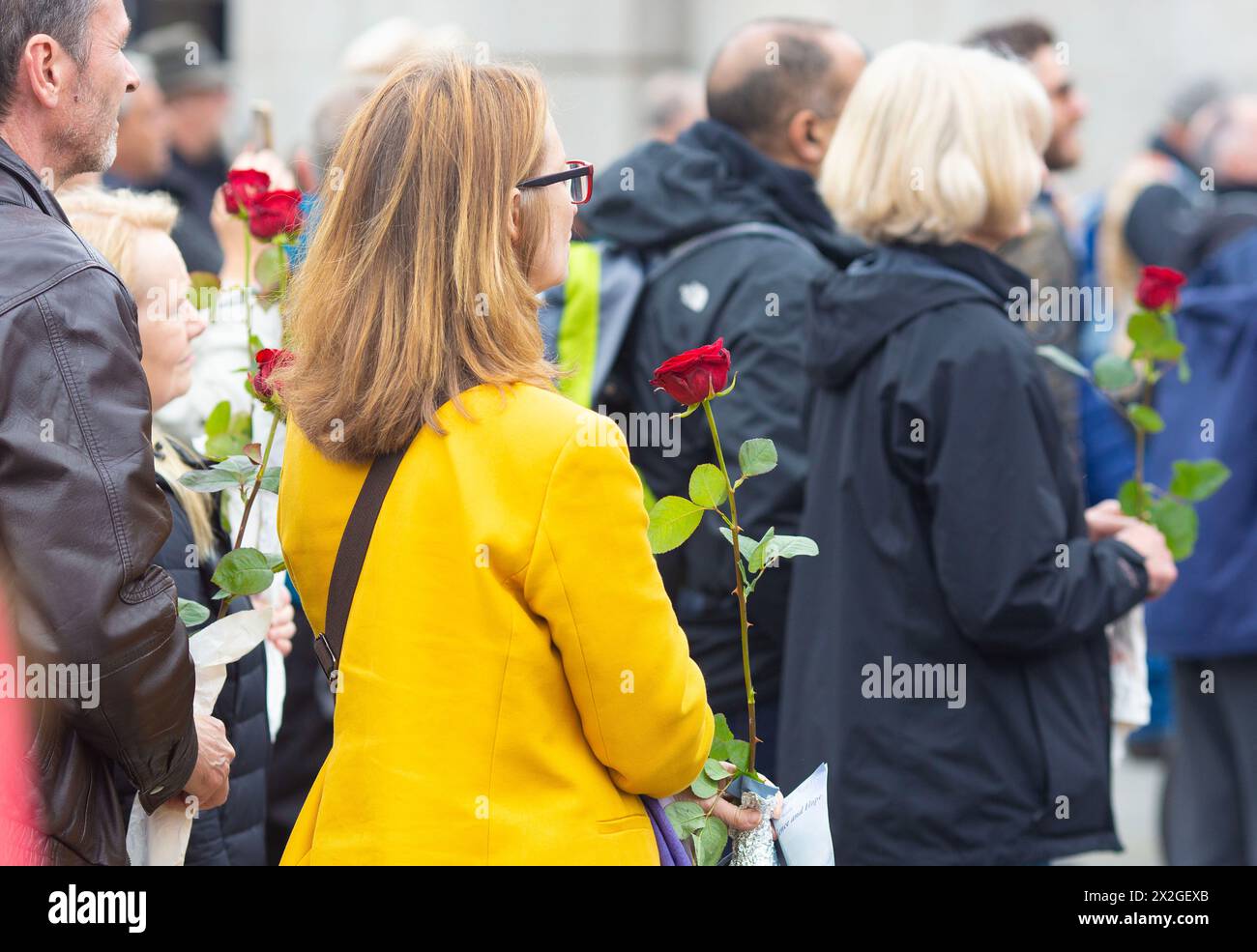 Anti-Impfstoff-Demonstranten versammeln sich zu ihrer Demonstration der WAHRHEIT, die MAN am Trafalgar Square in London findet. Stockfoto