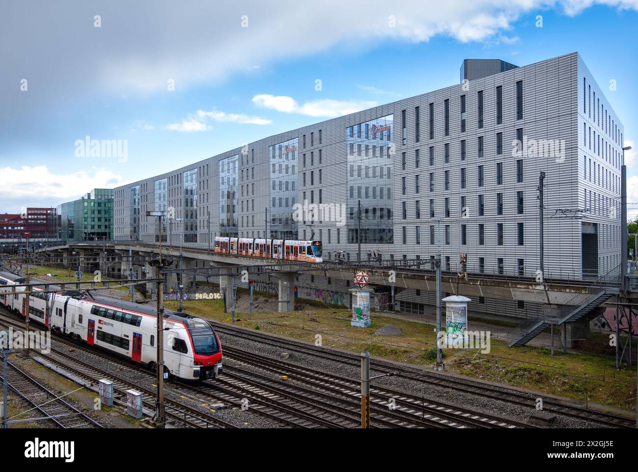 Basel, Schweiz - architektonischer Komplex des Jacob Burckhardt Hauses in Basel, ein modernes Gebäude, in dem wichtige globale Unternehmen und Institutionen untergebracht sind Stockfoto