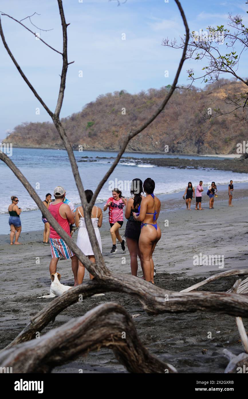 Guanacaste, Costa Rica: 04 20 2024: Unerschrockenes Rennen, Spartan Race, starke Athleten, die im Hindernisrennen am Strand von Costa Rica antreten Stockfoto Guanacaste, Costa Rica: 04 20 2024: Unerschrockenes Rennen, Spartan Race, starke Athleten, die im Hindernisrennen am Strand von Costa Rica antreten Stockfoto