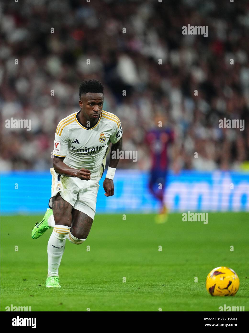 Madrid, Spanien. April 2024. Vinicius Junior von Real Madrid spielte am 21. April 2024 im Santiago Bernabeu Stadion in Madrid, Spanien, während des Liga-Spiels zwischen Real Madrid und FC Barcelona. (Foto: Bagu Blanco/PRESSINPHOTO) Credit: PRESSINPHOTO SPORTS AGENCY/Alamy Live News Stockfoto
