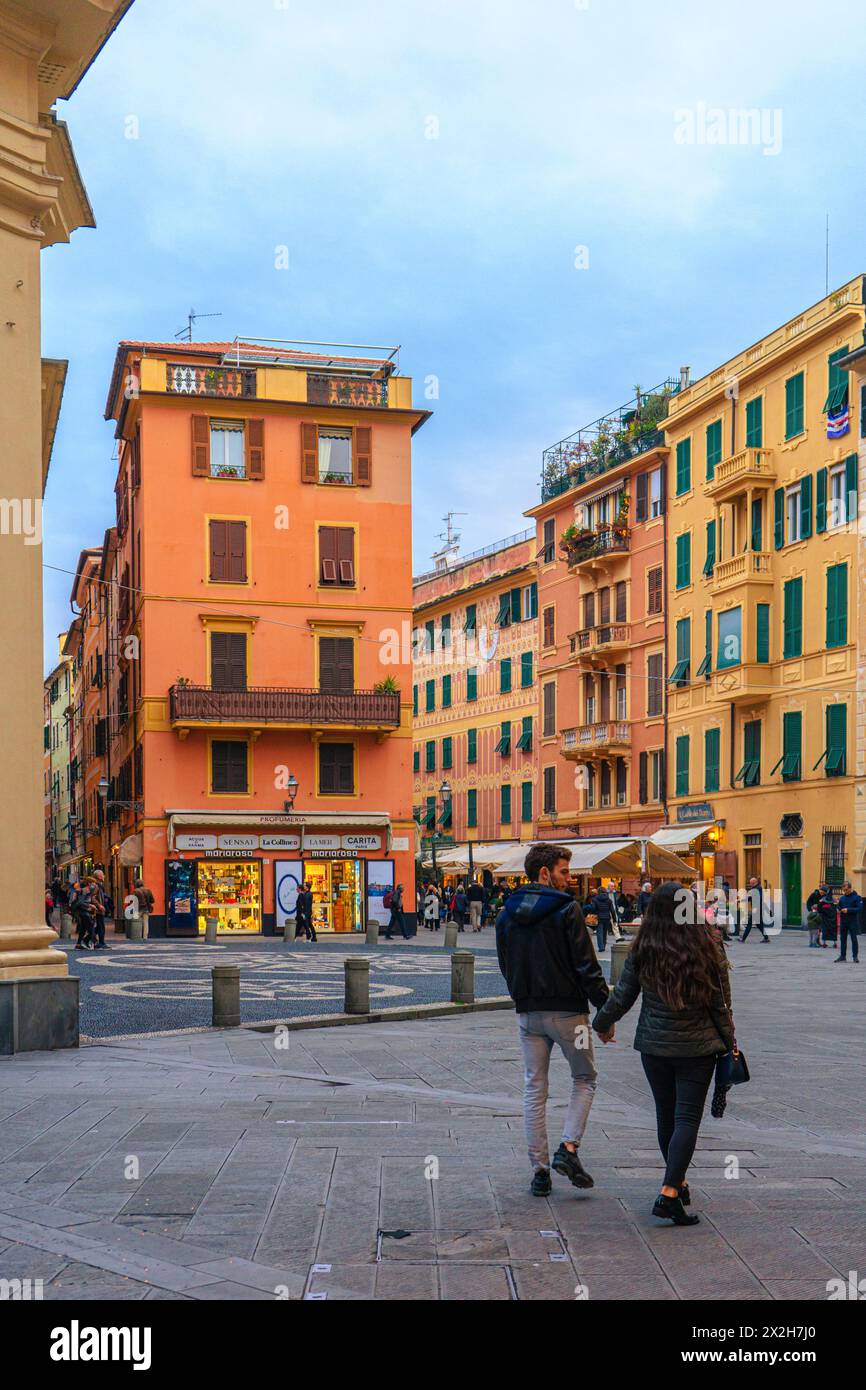 Piazza Capresa in Santa Margherita Ligure - beliebtes Touristenziel im Sommer in Italien. Stockfoto