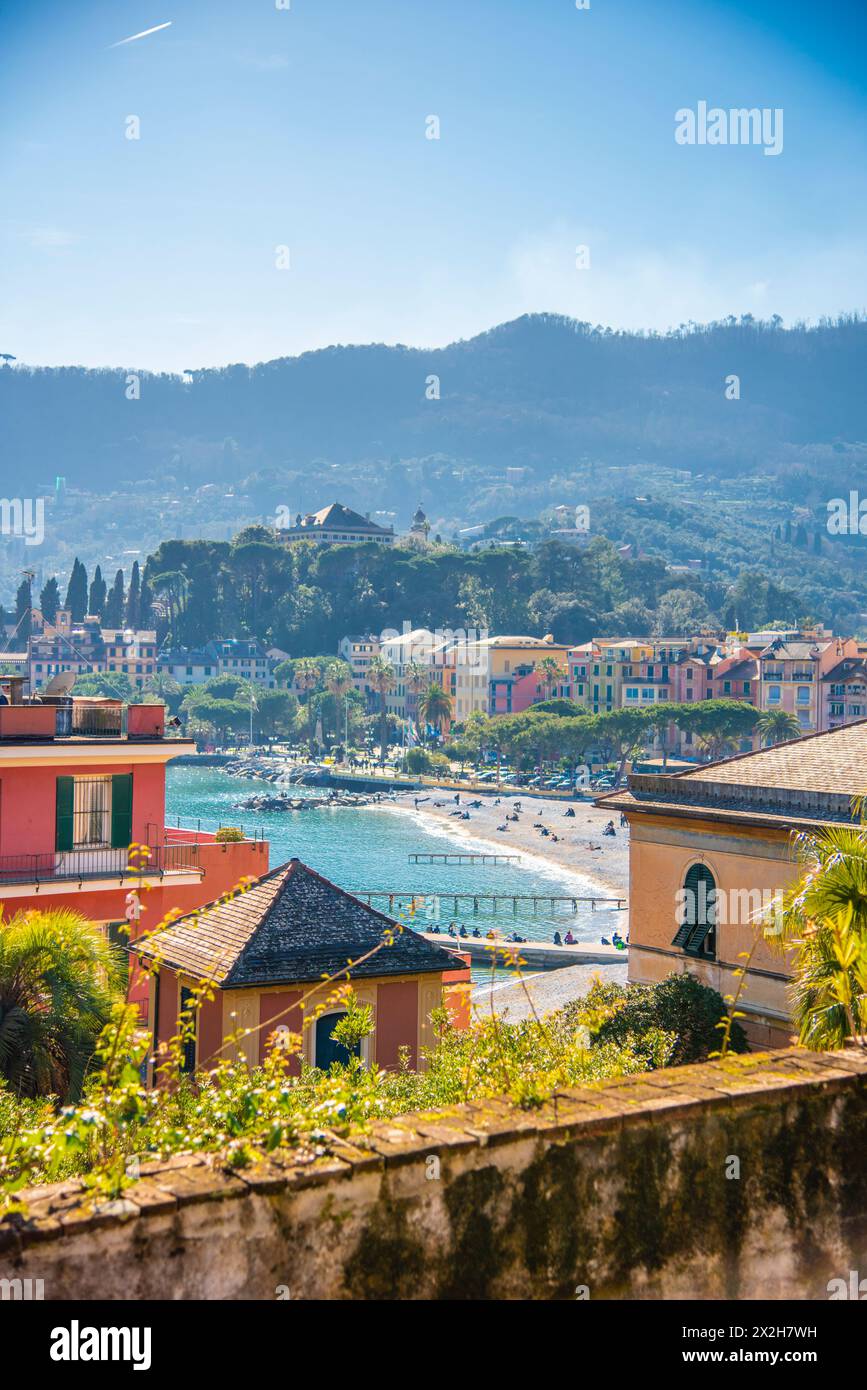 Der Hafen von Santa Margherita Ligure - beliebtes Touristenziel im Sommer in Italien. Stockfoto