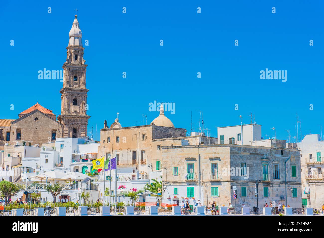 Malerische Anblick in Monopoli, Provinz Bari, Apulien (Puglia), Süditalien. Stockfoto