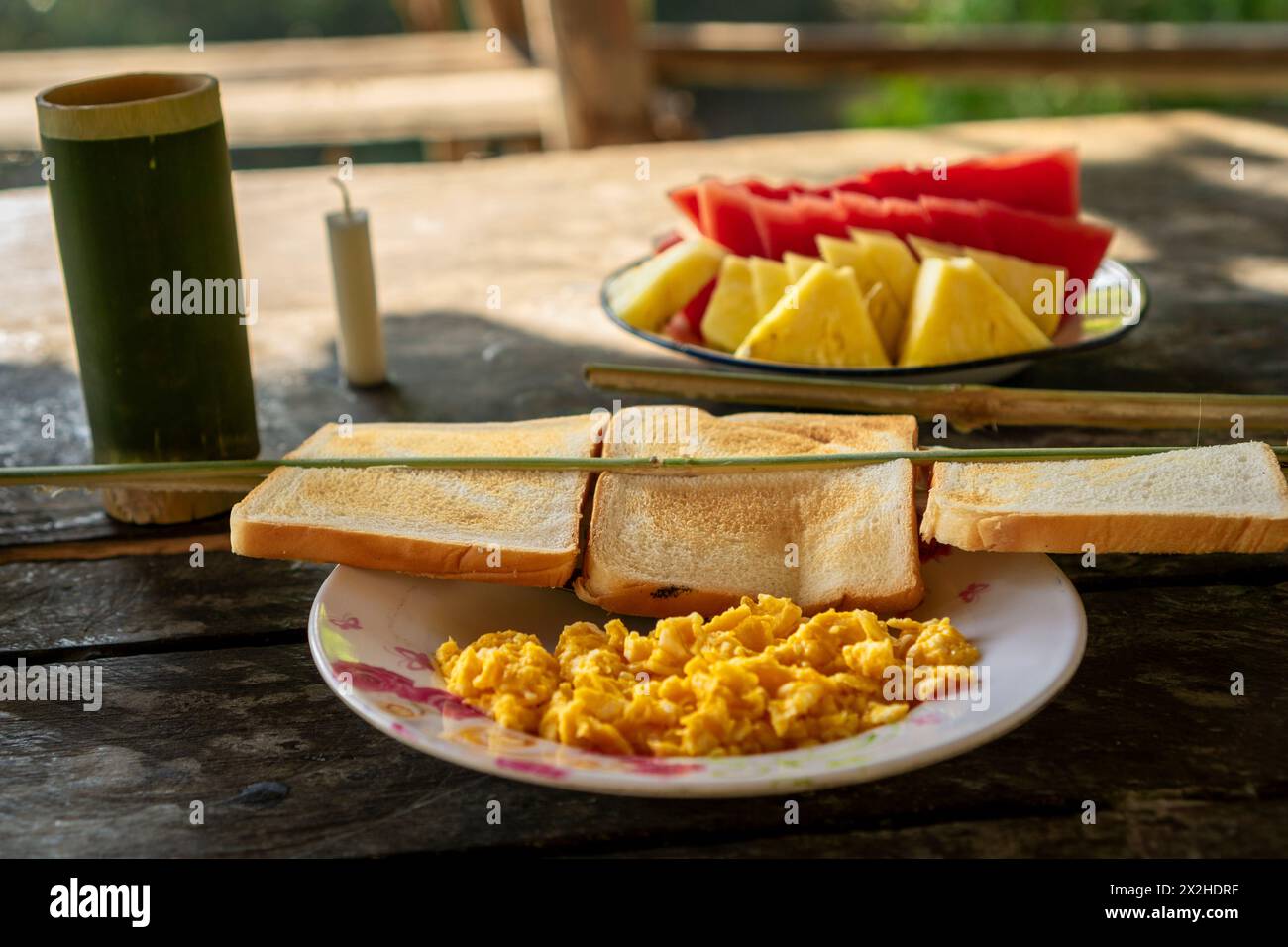 Eier und Toast zum Frühstück in Chiang Mai, Thailand Stockfoto