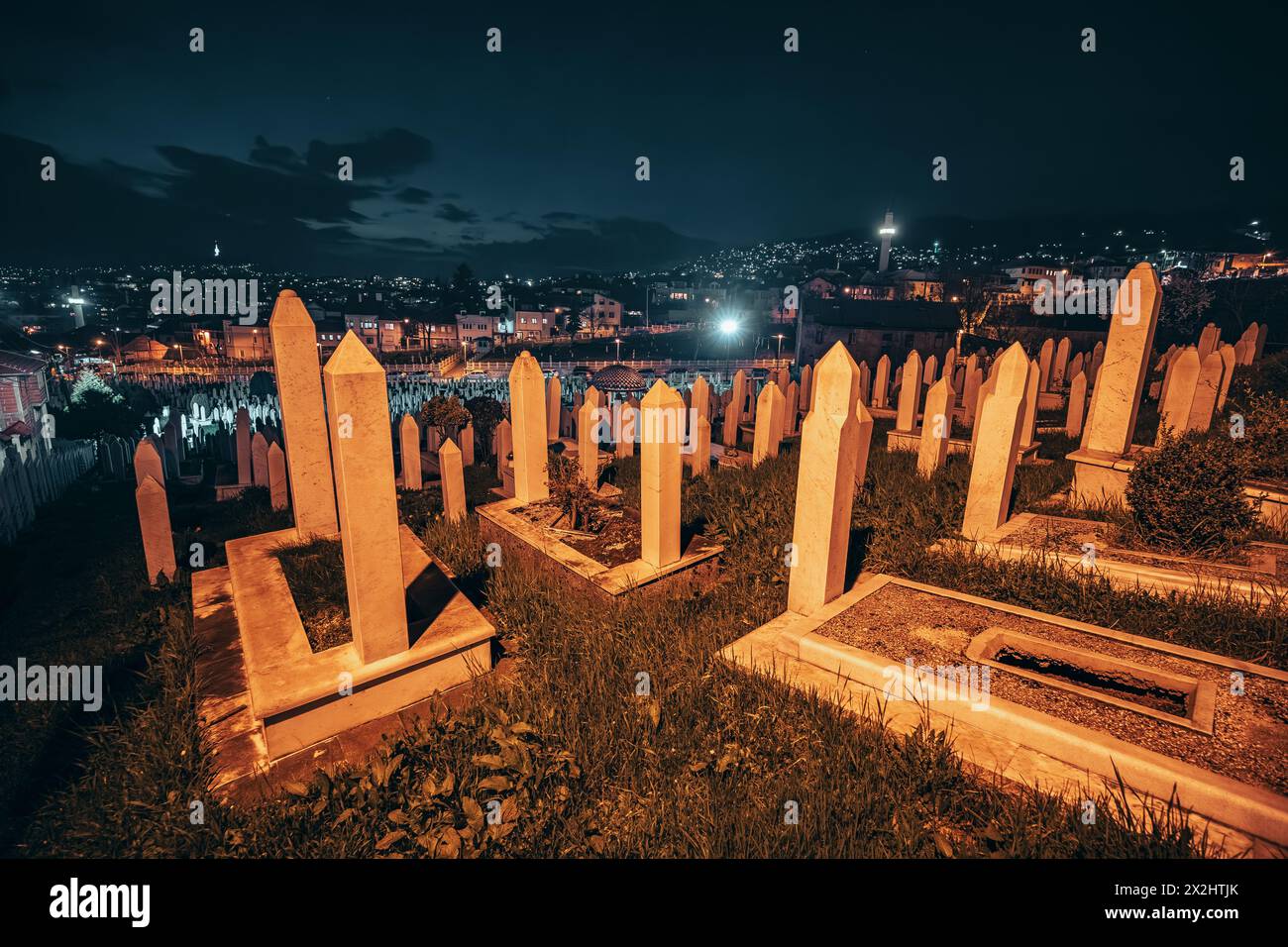 15. März 2024, Sarajevo, Bosnien und Herzegowina: Der Friedhof in Sarajevo ist eine Hommage an die unzähligen Leben, jedes Grabstein Stockfoto