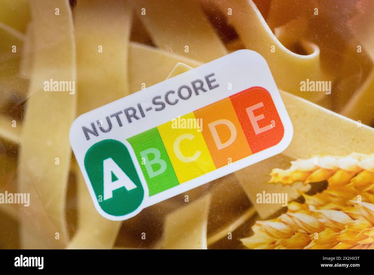 NUTRI-SCORE-Etikett auf Teigverpackungen, Nährwertkennzeichnungssystem, Lebensmittelampel, Baden-Württemberg, Deutschland Stockfoto