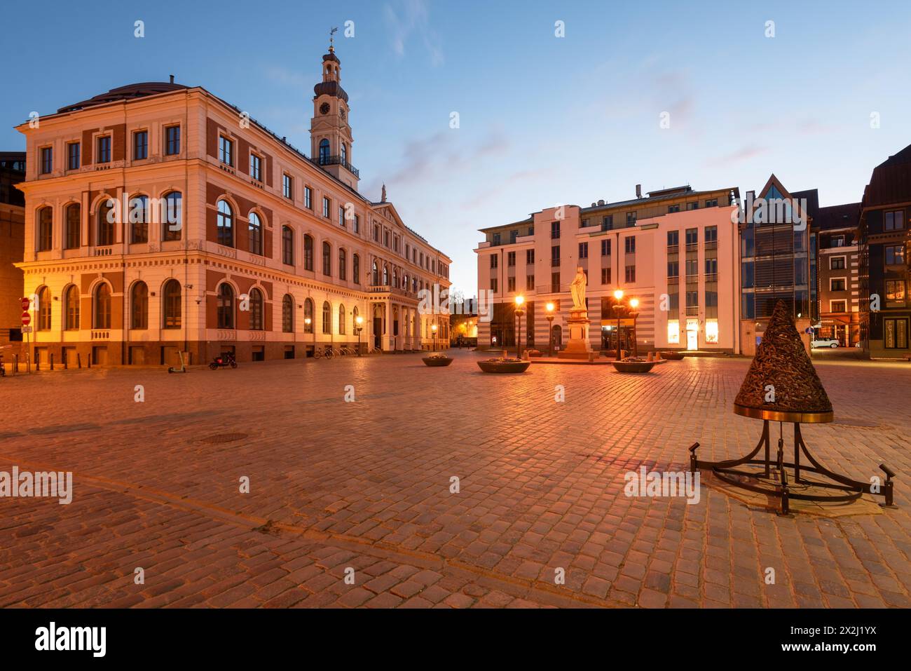 Historisches Rathaus, Rathausplatz, Rathausplatz bei Sonnenaufgang, Riga, Lettland Stockfoto