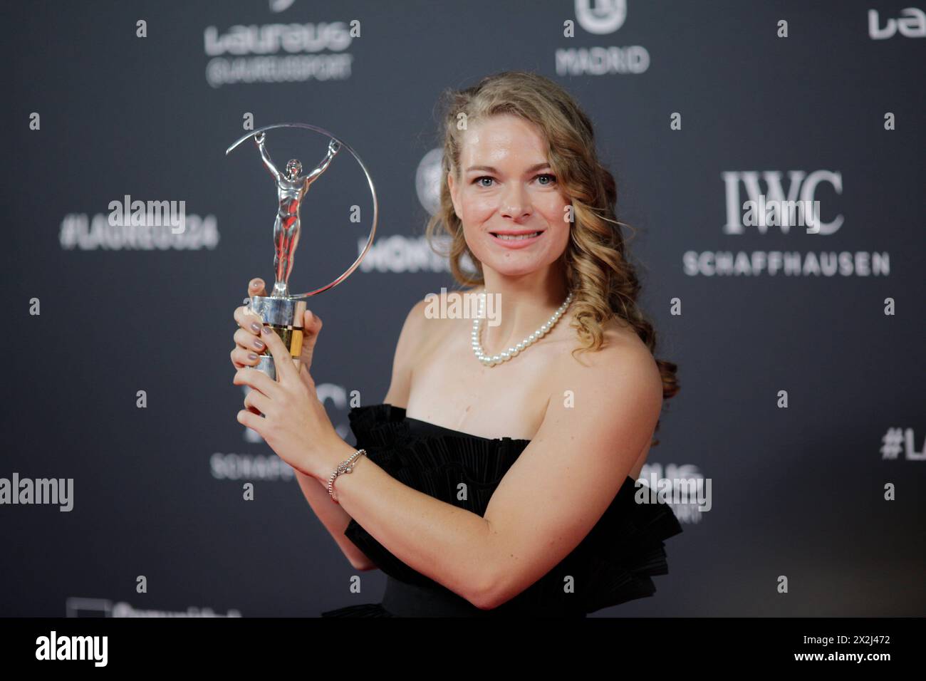 Madrid, Madrid, Spanien. April 2024. DIEDE DE GROOT, niederländischer Tennisspieler posiert für die Medien, nachdem er den Preis „Behinderte Athleten des Jahres 2024“ gewonnen hat, während der Laureus World Sports Awards 2024 im Palacio de Cibeles in Madrid, während der 25. Ausgabe der Laureus World Sports Awards. (Kreditbild: © Luis Soto/ZUMA Press Wire) NUR REDAKTIONELLE VERWENDUNG! Nicht für kommerzielle ZWECKE! Quelle: ZUMA Press, Inc./Alamy Live News Stockfoto