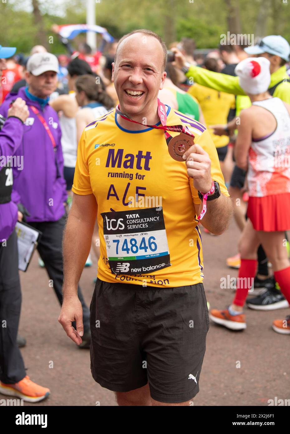 Matt Hancock beim TCS London Marathon 2024 am 21. April 2024 in London. Foto Gary Mitchell Stockfoto