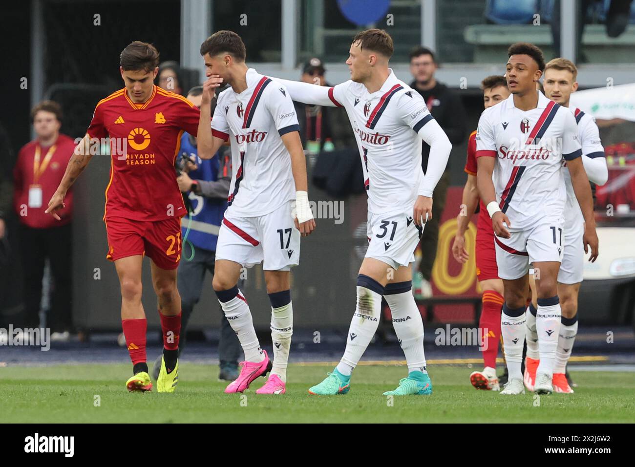 Rom, Italien 22.04.2024: Oussama El Azzouzi aus Bologna erzielte das Tor 0-1 und feierte mit dem Team und während der italienischen Serie A TIM 2023-2024 Footba Stockfoto