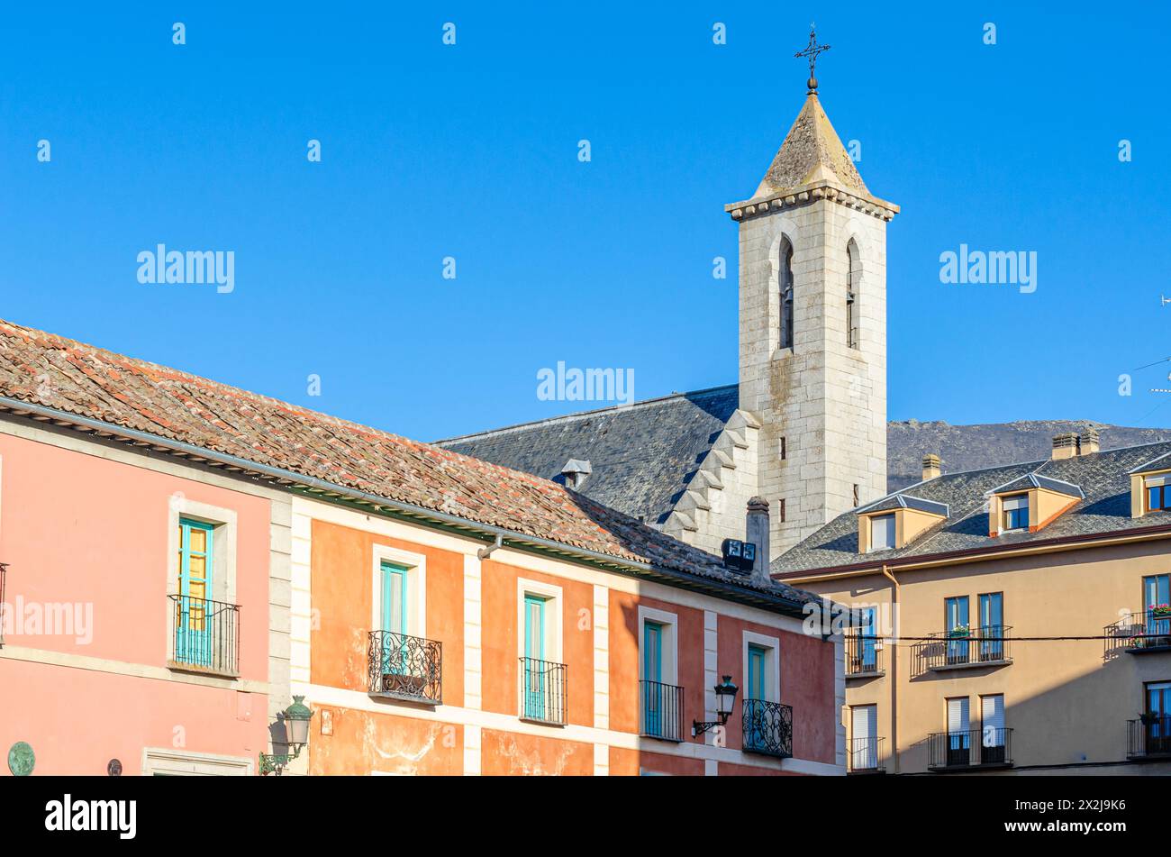 Blick auf eine Kirche in der Stadt Real Sitio de San Ildefonso, Provinz Segovia, Spanien Stockfoto
