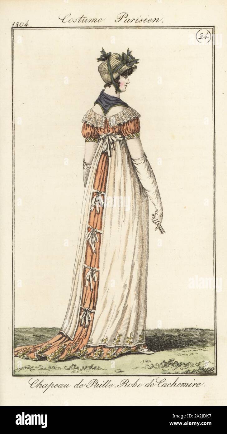 Frau mit Strohhut, gebunden mit Bändern, violettem Seidenfichu, goldenem Kaschmir-Gewand. Hinten mit Spitze, langen Musselinhandschuhen. Chapeau de Paille, Robe de Cachemire. Pl. 555 in der Pariser Ausgabe. Handkolorierter Kupferstich aus Pierre de la Messengere’s Journal des Dames et des Modes, Francfort sur le mein (Frankfurt) 1804. Nach Illustrationen von Carle Vernet, Jean-Francois Bosio, Dominique Bosio und Philibert Louis Debucourt. Stockfoto