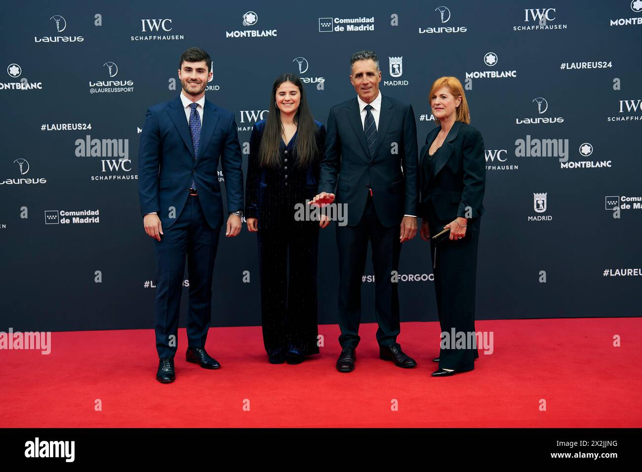Madrid. Spanien. 20240422, Miguel Indurain, Marisa Lopez de Goicoechea nimmt an den Laureus World Sports Awards Madrid 2024 Teil - Roter Teppich im Palacio de Cibeles am 22. April 2024 in Madrid, Spanien Credit: MPG/Alamy Live News Stockfoto