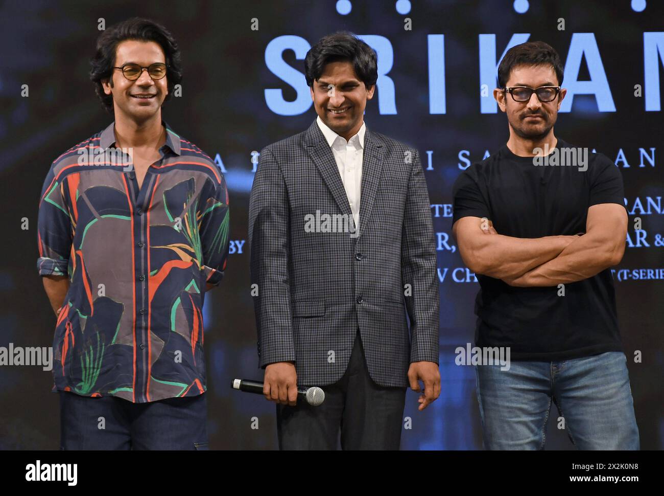 Mumbai, Indien. April 2024. L-R Bollywood Schauspieler Rajkummar Rao, Gründer und CEO von Bollant Industries, Srikanth Bolla (C) Schauspieler und Filmemacher Aamir Khan, der während der Liedeinführung des kommenden Films „Srikanth“ in Mumbai gesehen wurde. (Foto: Ashish Vaishnav/SOPA Images/SIPA USA) Credit: SIPA USA/Alamy Live News Stockfoto