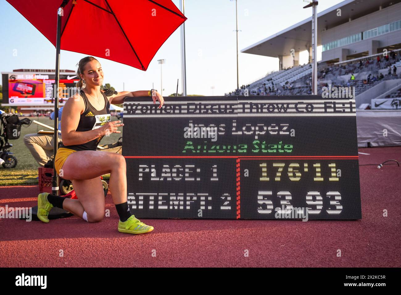 Ines Lopez vom Bundesstaat Arizona gewinnt den Diskus der Frauen mit einer persönlichen Bestzeit von 86 m (45’5,75“) an den 64. Mt. San Antonio College Relays in der Hilmer Lodge S Stockfoto