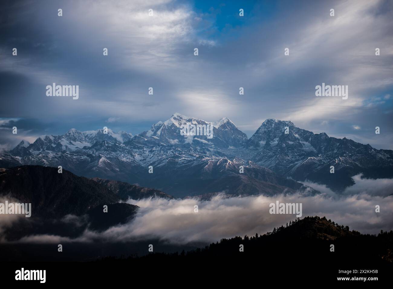 Der höchste Berg der Erde über dem Meeresspiegel liegt im Mahalangur-Himal-Untergebirge des Himalaya. Der Mount Everest ist der höchste Berg der Erde. Stockfoto