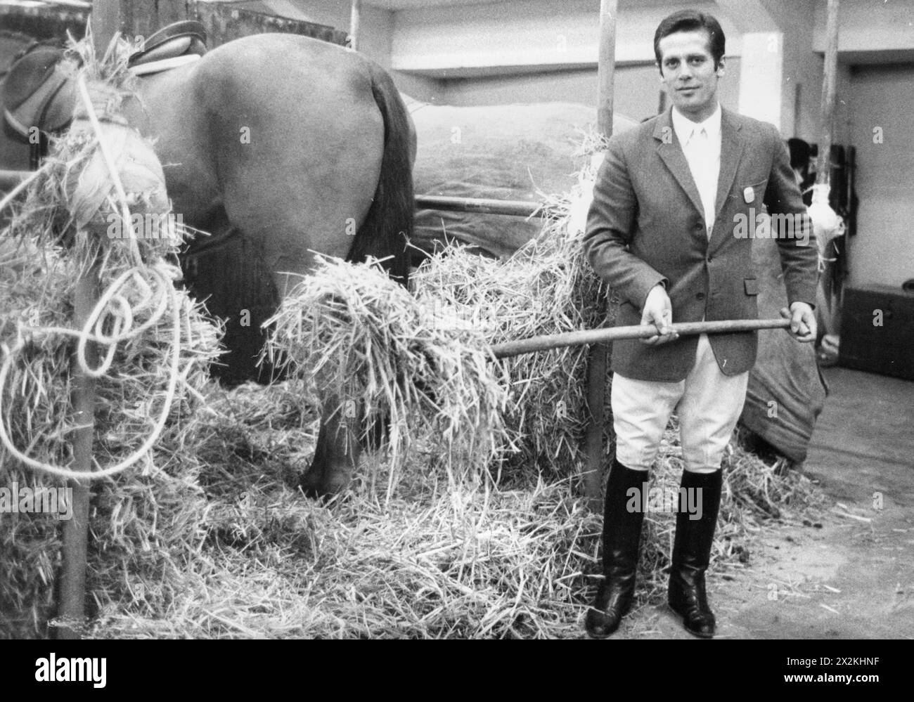 Schockemoehle, Alwin, * 29.5,1937, deutscher Springjockey, im Stall, internationales Reitevent, ADDITIONAL-RIGHTS-CLEARANCE-INFO-NOT-AVAILABLE Stockfoto
