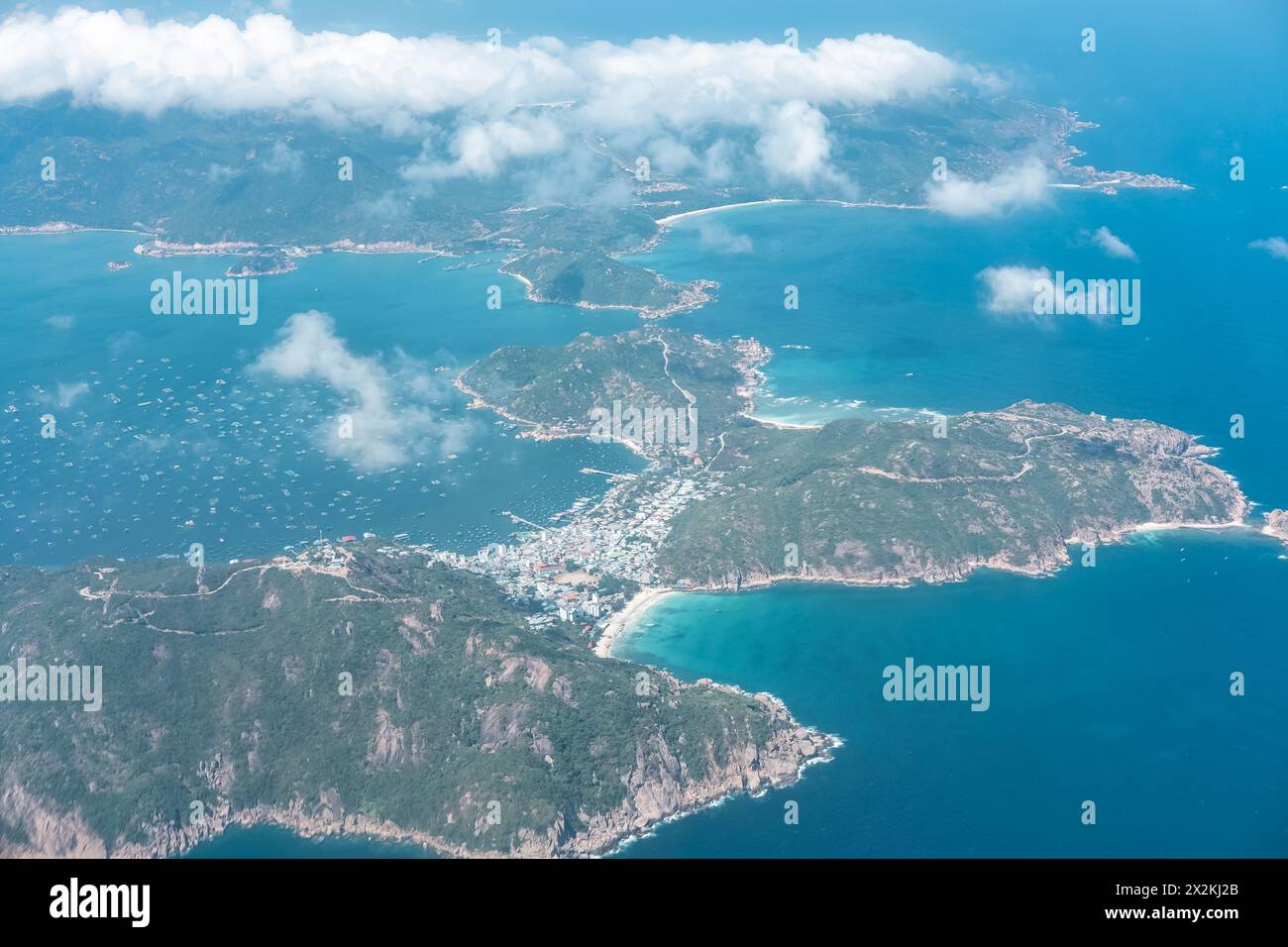Binh Ba Island Vietnam Area View. Cam Ranh Bay, Provinz Khanh Hoa, Binh Ba Island bietet unberührte Strände mit blauem Wasser und weißen Sanddünen. Schön Stockfoto