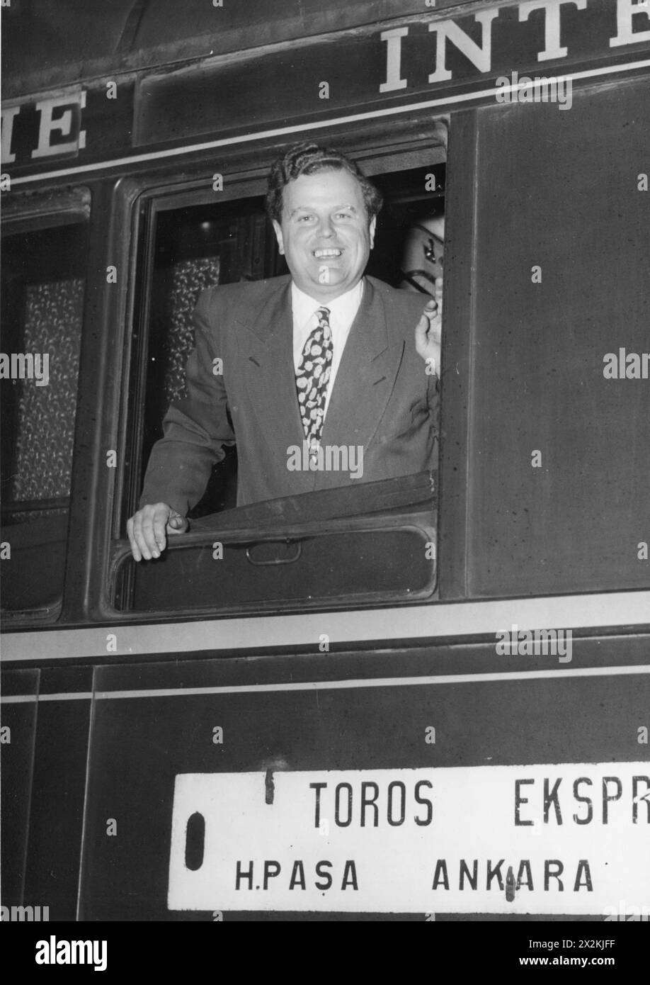 Scharfenberg, Horst, 20.8.1919 - 18.1,2006, deutscher telekaster und Produzent, im Taurus Express, ADDITIONAL-RIGHTS-CLEARANCE-INFO-NOT-AVAILABLE Stockfoto