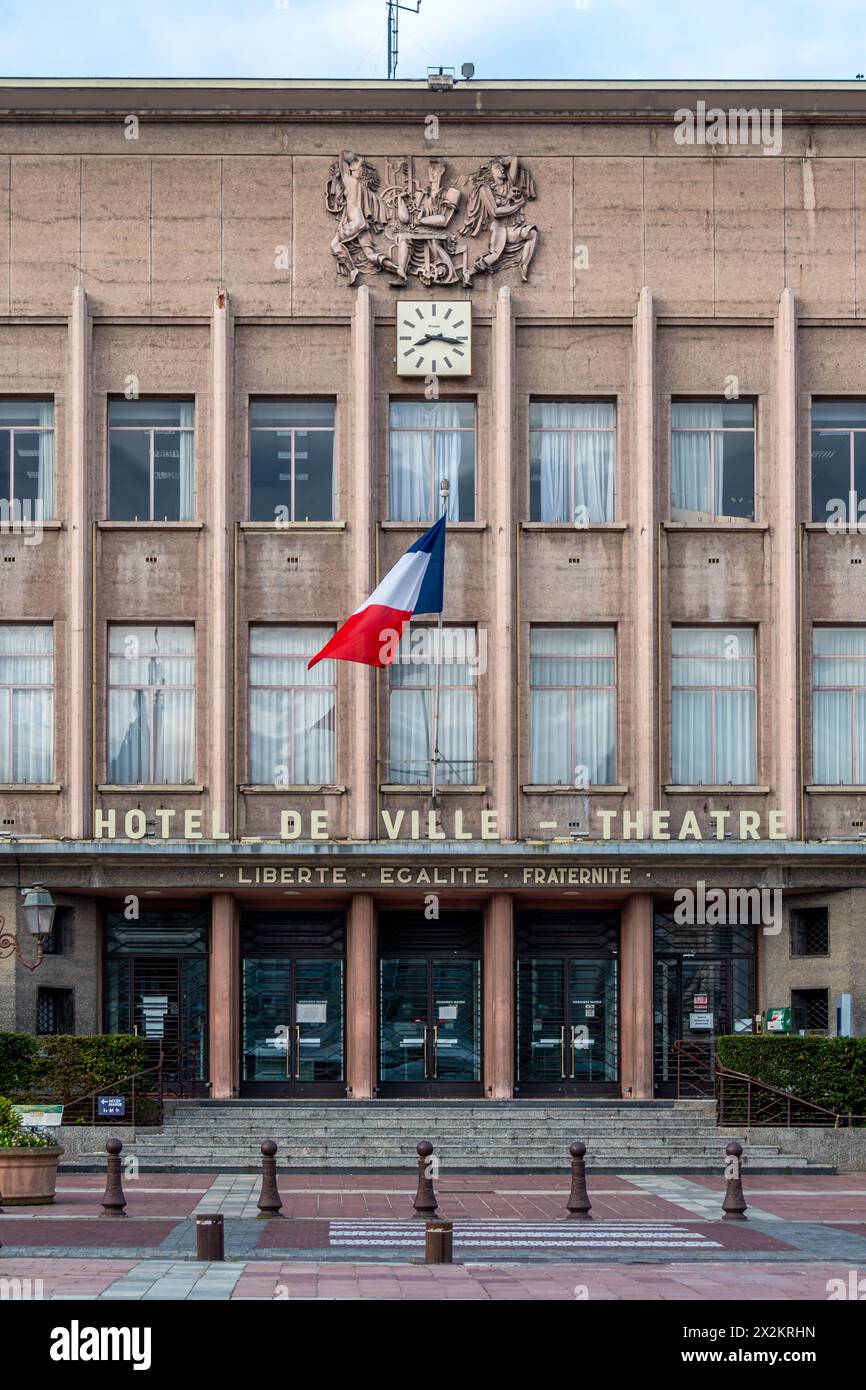 Fassade des Rathauses und des Theaters von Poissy, Frankreich. Poissy ist eine Stadt des französischen Departements Yvelines in der Region Ile-de-France Stockfoto