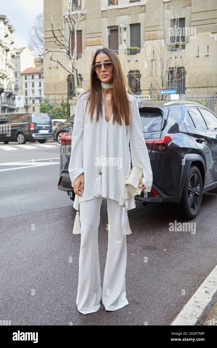 MAILAND, ITALIEN - 25. FEBRUAR 2024: Tamara Kalinic vor Luisa Spagnoli Modenschau, Mailand Fashion Week Street Style Stockfoto