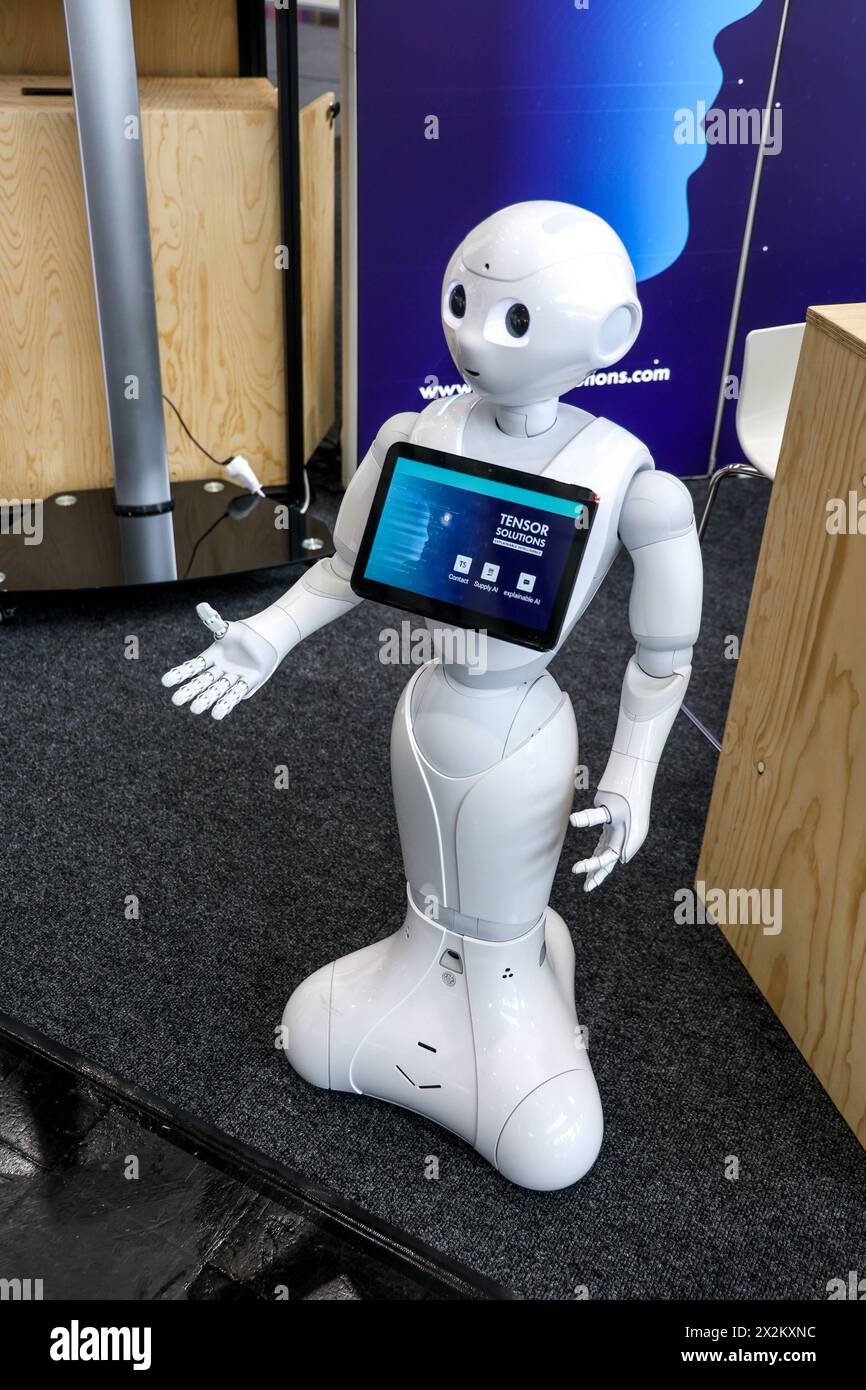 Hannover Messe Industrie 2024 DEU, Deutschland, Niedersachsen, Hannover, 22.04.2024: Messestand Sensor Solutions, Explainable Intelligence präsentiert einen Humanoiden Roboter. KI, Künstliche Intelligenz, KI, Künstliche Intelligenz *** Hannover Messe Industrie 2024 DEU, Deutschland, Niedersachsen, Hannover, 22 04 2024 Messestand Sensor Solutions, Erklärbare Intelligenz präsentiert einen humanoiden Roboter KI, künstliche Intelligenz, KI, künstliche Intelligenz Stockfoto