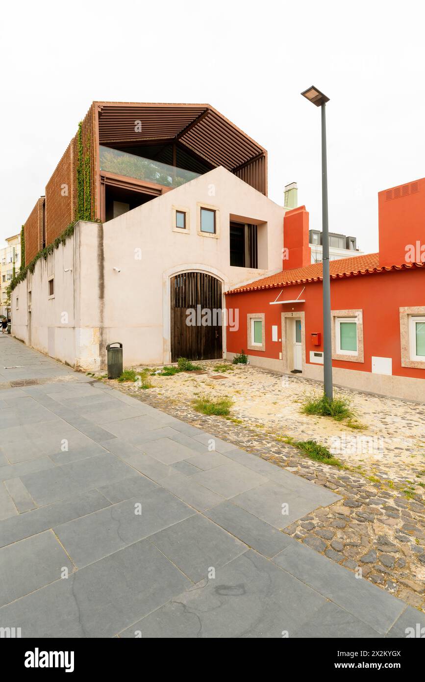 Fundacao EDV-Gebäude in der Nähe des Museums für Kunst, Architektur und Technologie (MAAT) Belém Vilage, Lissabon, Portugal. Stockfoto
