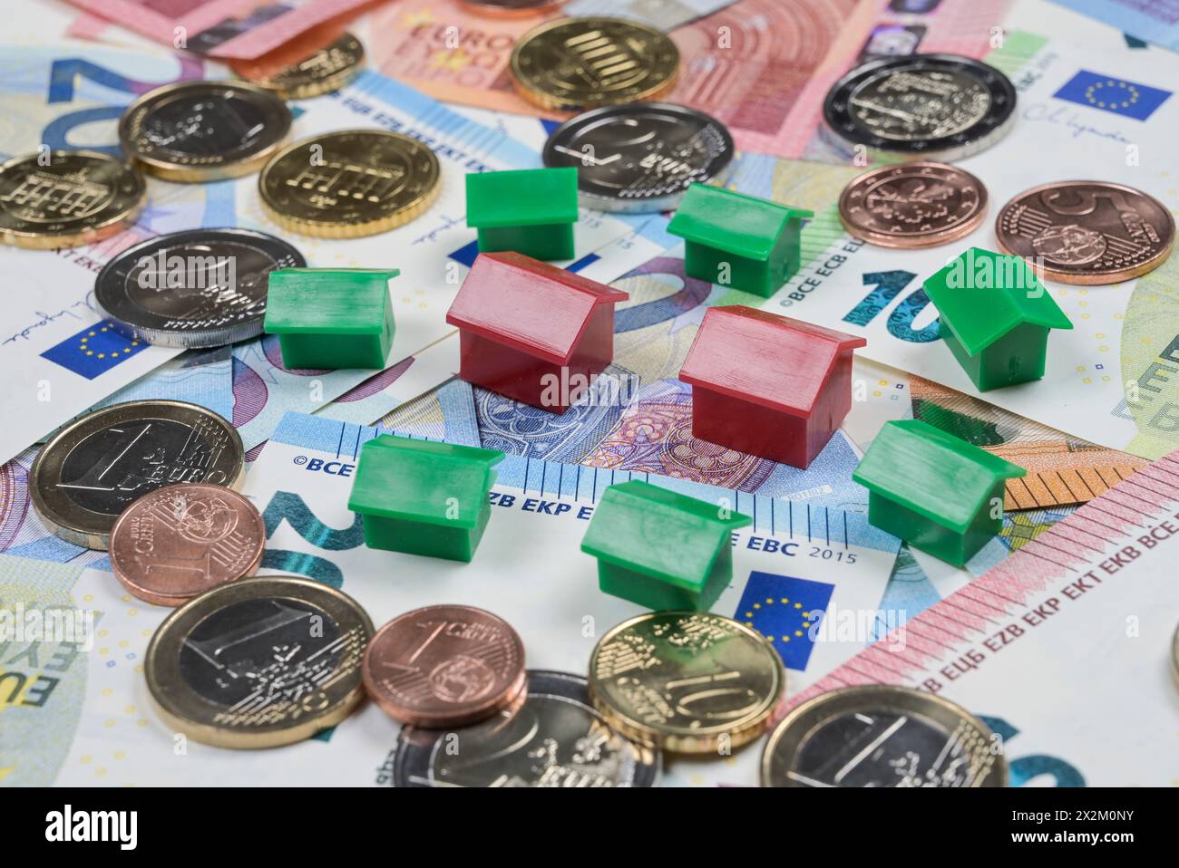 Symbolfoto Immobilienfinanzierung, Haus, Immobilie, Geld, Euro Stockfoto