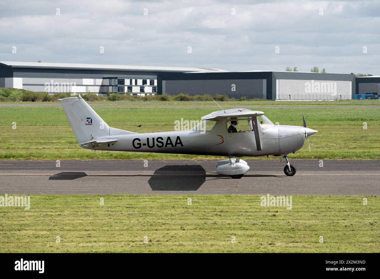 Reims-Cessna F150G am Wellesbourne Airfield, Warwickshire, Großbritannien (G-USAA) Stockfoto
