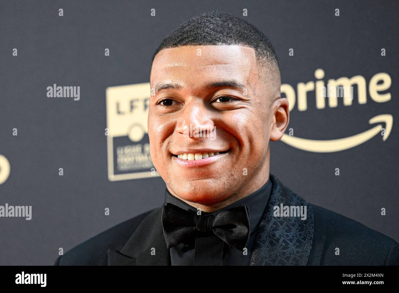 Das Aktenfoto vom 28. Mai 2023 zeigt Kylian Mbappe während der 31. Ausgabe der Trophäenzeremonie der UNFP (French National Professional Football Players Union) in Paris. Laut Mundo Deportivo ist das Selbstverwaltungsorgan der Region Madrid dabei, das „Mbappe-Gesetz“ zu erlassen, um dem Team bei der Übernahme des 25-jährigen Superstars zu helfen. Mbappe wird voraussichtlich ein hohes Gehalt erhalten und könnte als Unterschriftenbonus einen weltweiten Rekord aufstellen, obwohl der Umzug formell ein kostenloser Transfer sein wird. Dadurch werden die Finanzen des Vereins extrem belastet. Aber eine m Stockfoto