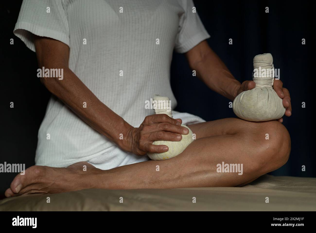 Kräutermassagebeutel für Thai-Massage Stockfoto