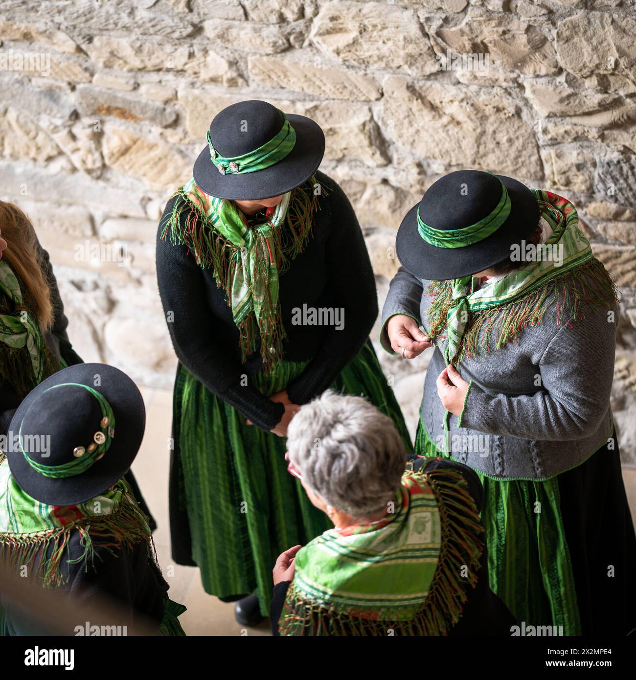 Frauen, traditionelle Tracht, grün, Hüte, Hut, Bayern, bayerische Tracht Stockfoto