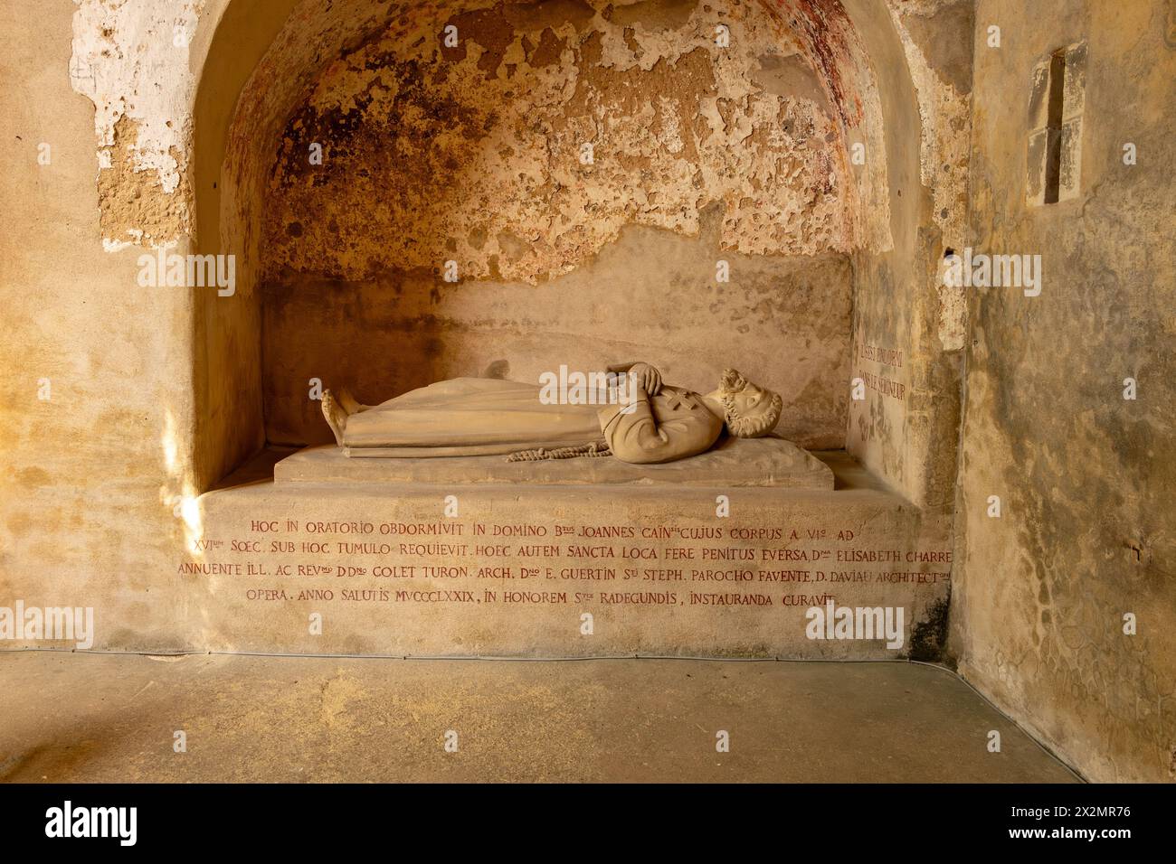 Chinon, 13. April 2024: Die Chapelle Sainte-Radegonde Stockfoto