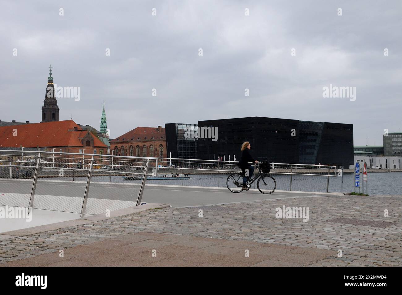 Kopenhagen, Dänemark /23. April 2024/. Blick auf die schwarze diamant-Bibliothek in der dänischen Hauptstadt Kopenhgen. (Photo.Francis Joseph Dean/Dean Pictures) Stockfoto