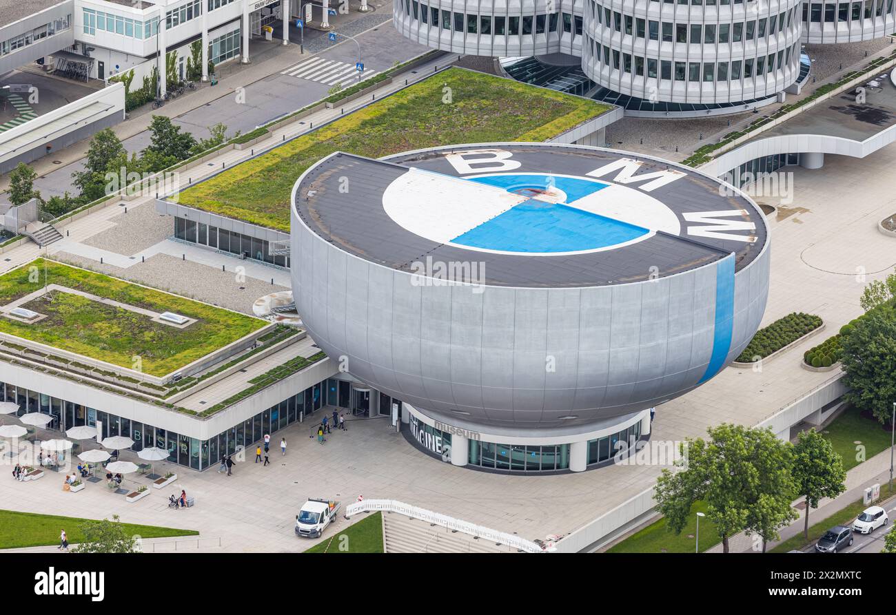 Das BMW Museum im München. Der Automobilhersteller BMW hat gleichzeitig den Hauptsitz in der Landeshauptstadt. (München, Deutschland, 27.05.2022) Stockfoto