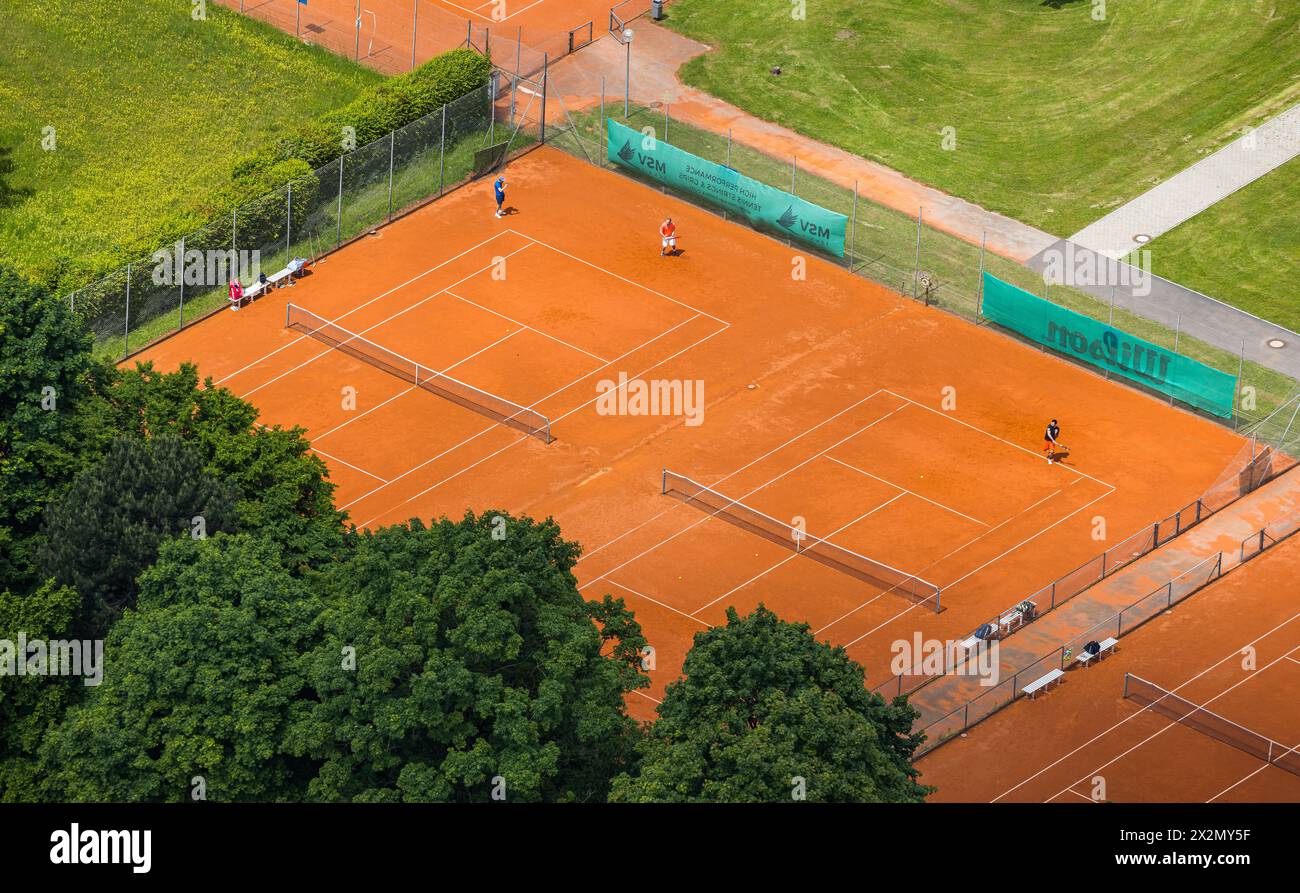 Die Tennisplätze liegen direkt beim ehemaligen Olympiadorf der olympischen Sommerspiele 1972. (München, Deutschland, 27.05.2022) Stockfoto