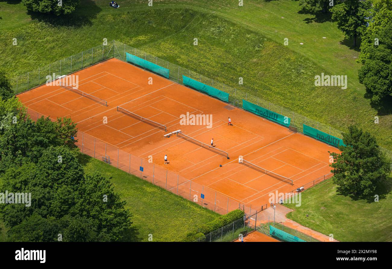 Die Tennisplätze liegen direkt beim ehemaligen Olympiadorf der olympischen Sommerspiele 1972. (München, Deutschland, 27.05.2022) Stockfoto