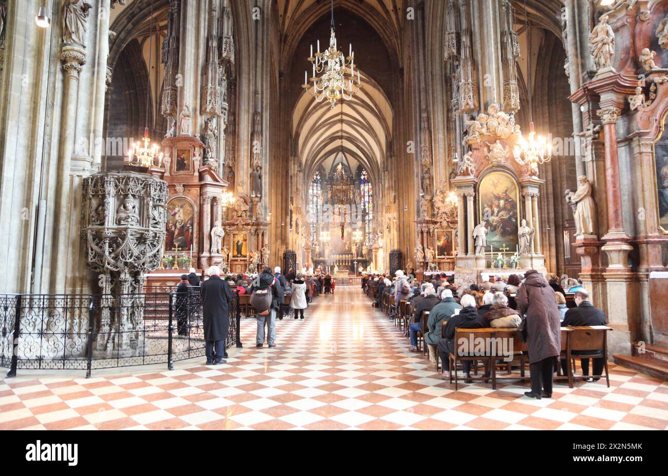 Kirche St. Stephen in Wien, Österreich, drinnen Stockfoto