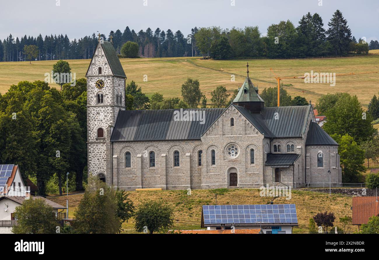 Die Pfarrkirche Seliger Bernhard von Baden in Hierbach in der Gemeinde Dachsberg im Südschwarzwald (Dachsberg, Deutschland, 01.08.2022) Stockfoto