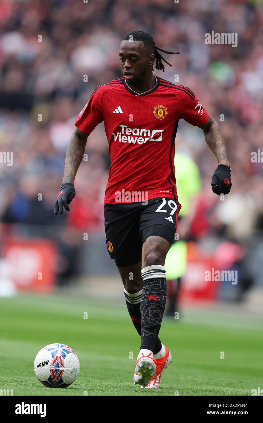 London, Großbritannien. April 2024. Aaron Wan-Bissaka von Manchester United in Aktion. Das Halbfinale des Emirates FA Cup, Coventry City gegen Manchester United im Wembley Stadium in London am Sonntag, den 21. April 2024. Nur redaktionelle Verwendung. bild von Andrew Orchard/Andrew Orchard Sportfotografie/Alamy Live News Credit: Andrew Orchard Sportfotografie/Alamy Live News Stockfoto