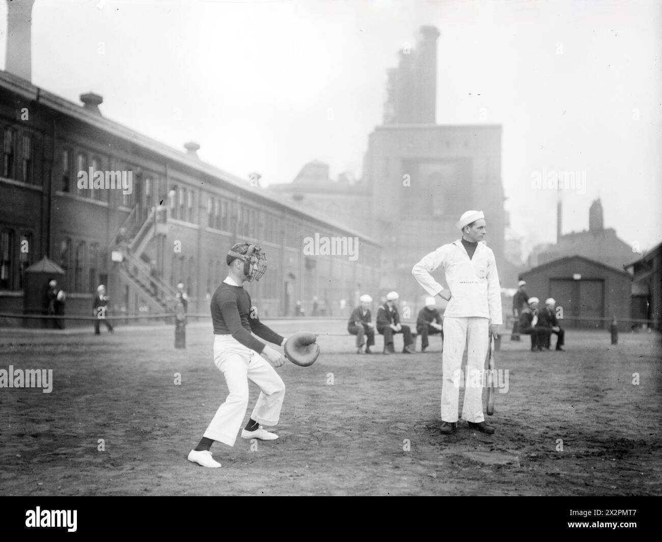 US Navy Sailors Play Baseball auf der Brooklyn Navy Yard - 1914 - Bain News Service Stockfoto