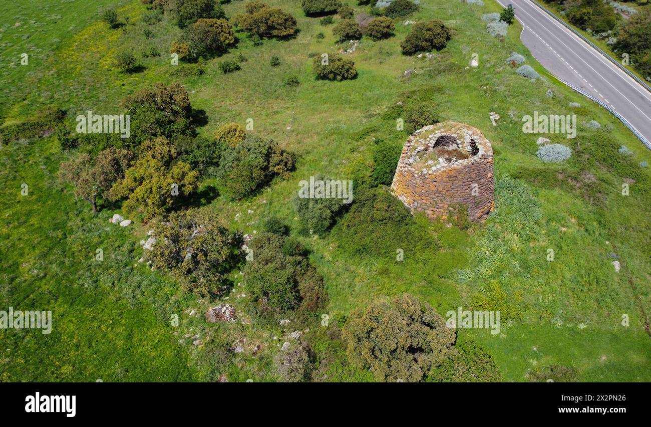 Nuraghe Ruju von Chiaramonti, Zentrum Sardiniens - Eintürmbau, aus der Vogelperspektive Stockfoto