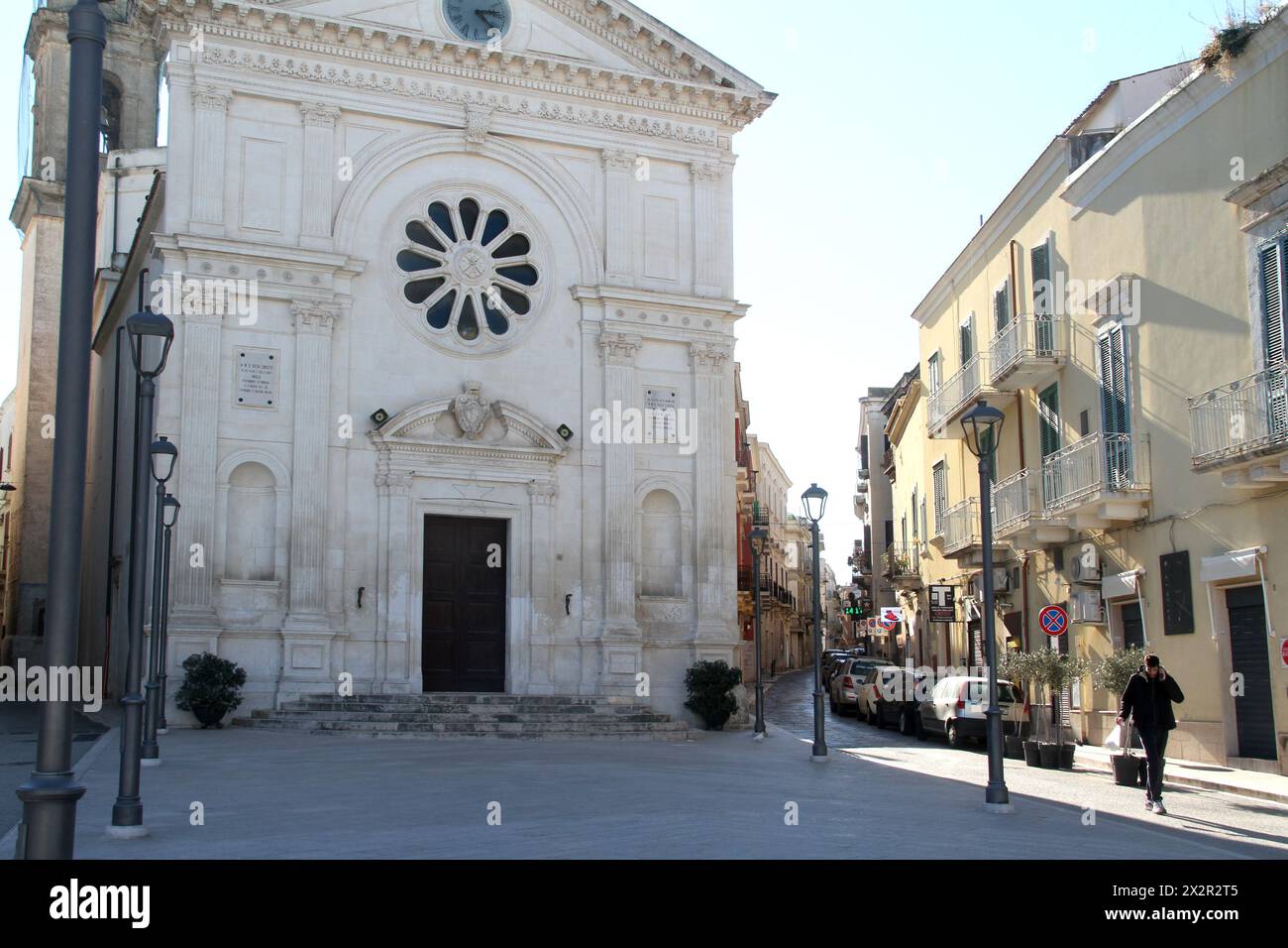 Mola di Bari, Italien. Äußere der christlich-katholischen Kirche St. Maria Magdalena (* 1630). Stockfoto