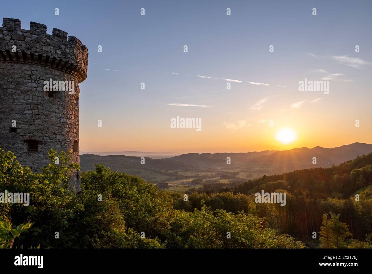Österreich, Niederösterreich, Texing, Turm der Burg Plankenstein bei Sonnenuntergang Stockfoto